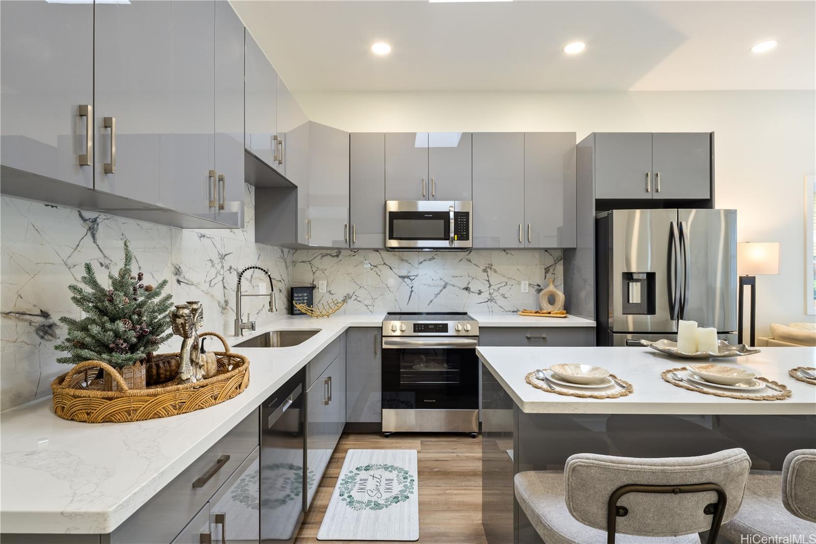 1307  Farrington Street Moiliili, Honolulu home - photo 5 of 25