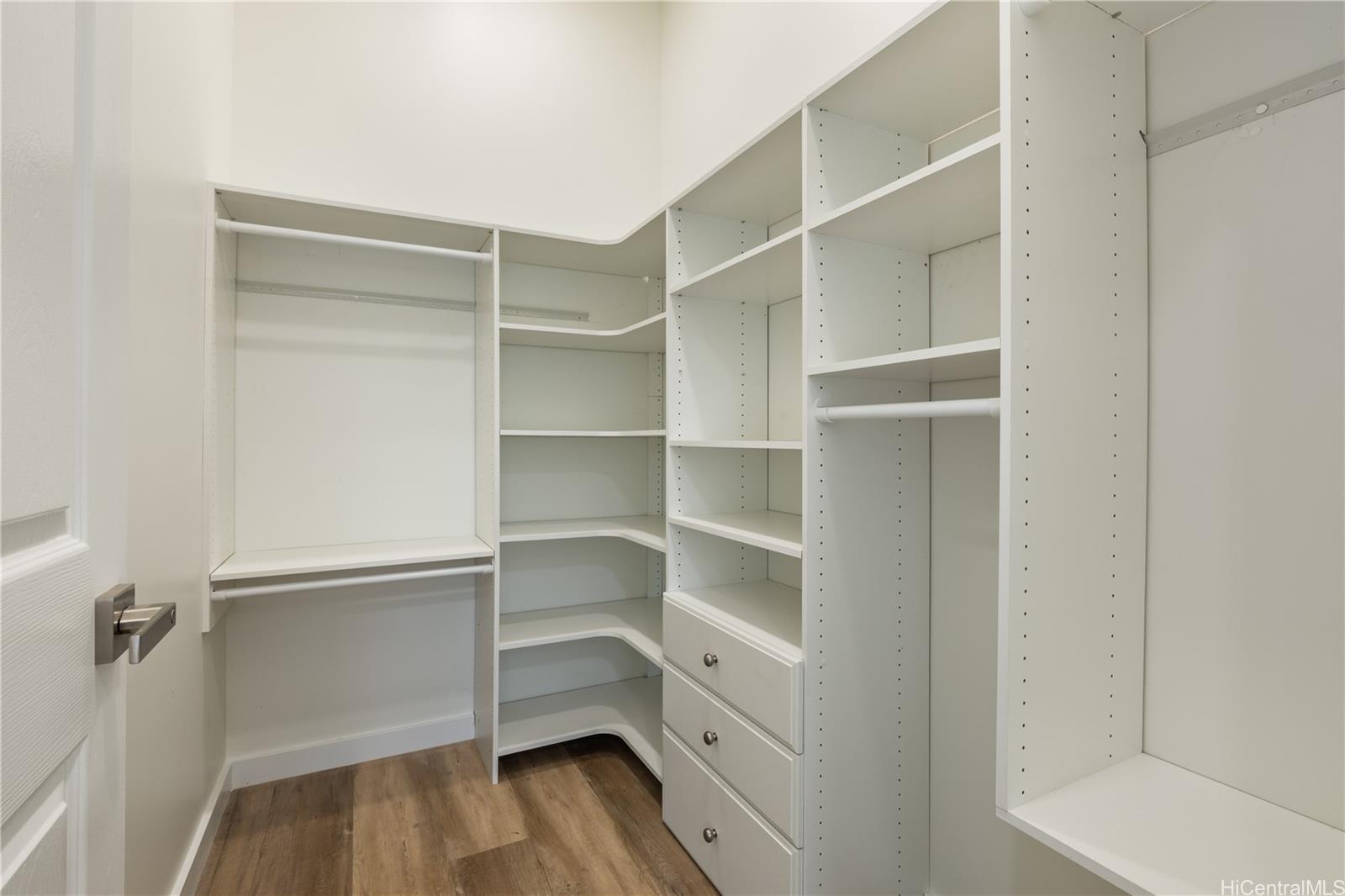 1307  Farrington Street Moiliili, Honolulu home - photo 9 of 25