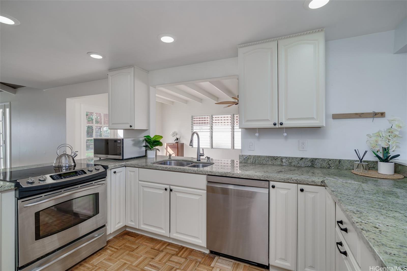 1307  Noninui Place Keolu Hills, Kailua home - photo 4 of 25