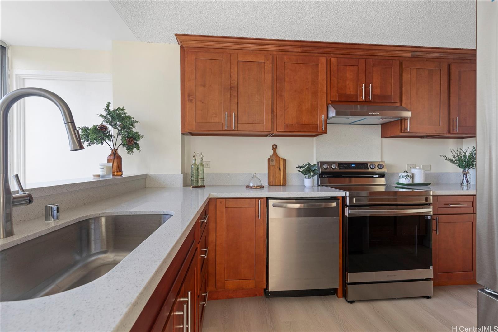 Makiki Royal condo # 301, Honolulu, Hawaii - photo 5 of 17