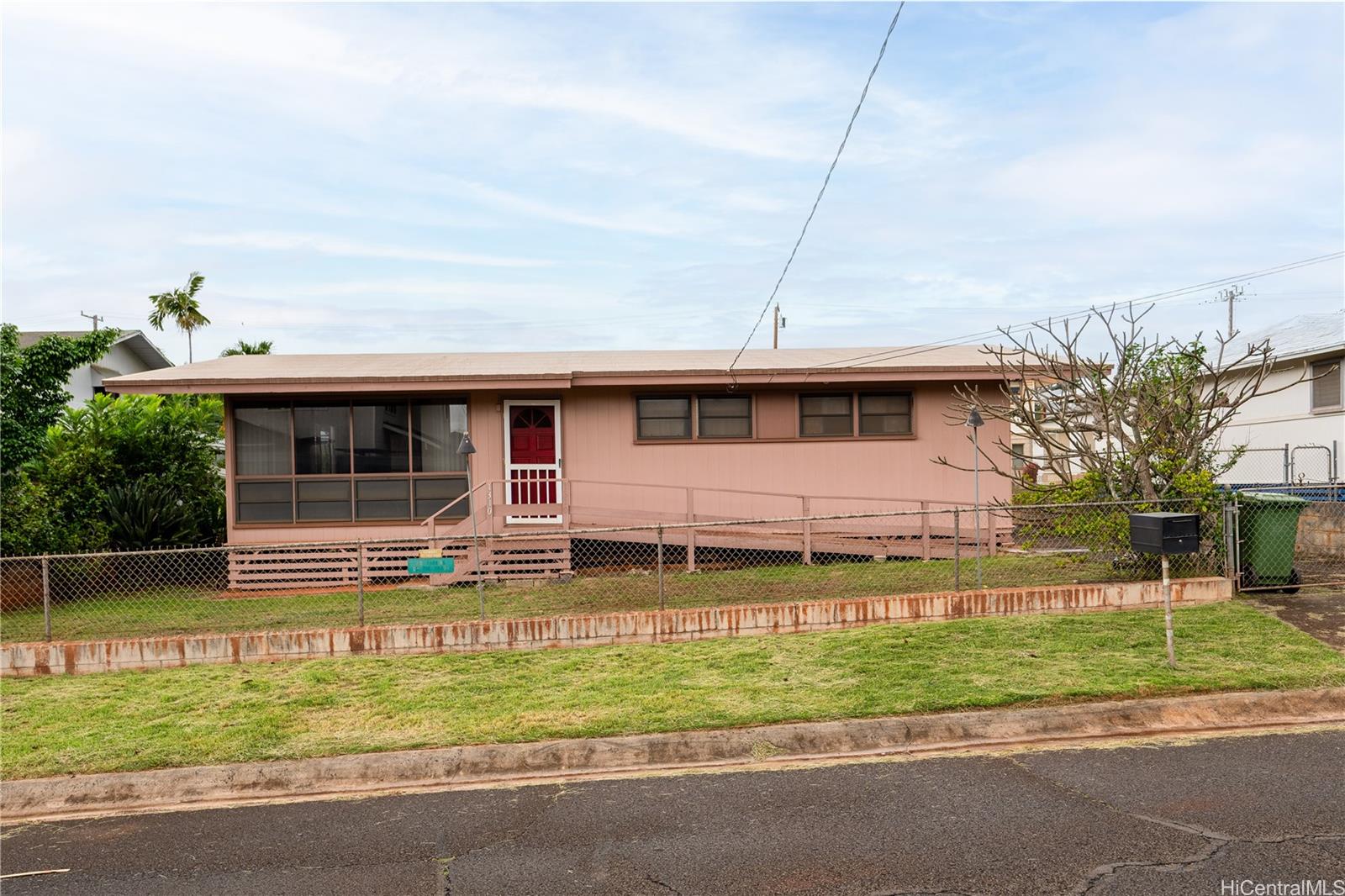 1310  Hoowali St Pearl City-upper, PearlCity home - photo 3 of 14