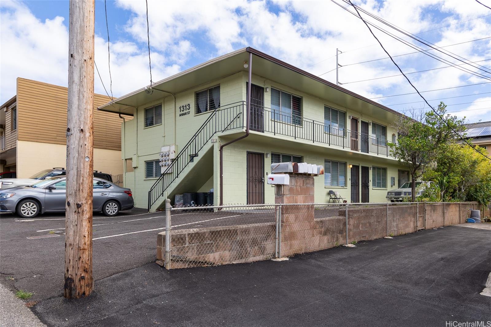 1313 Ahiahi Street Honolulu - Multi-family - photo 2 of 22
