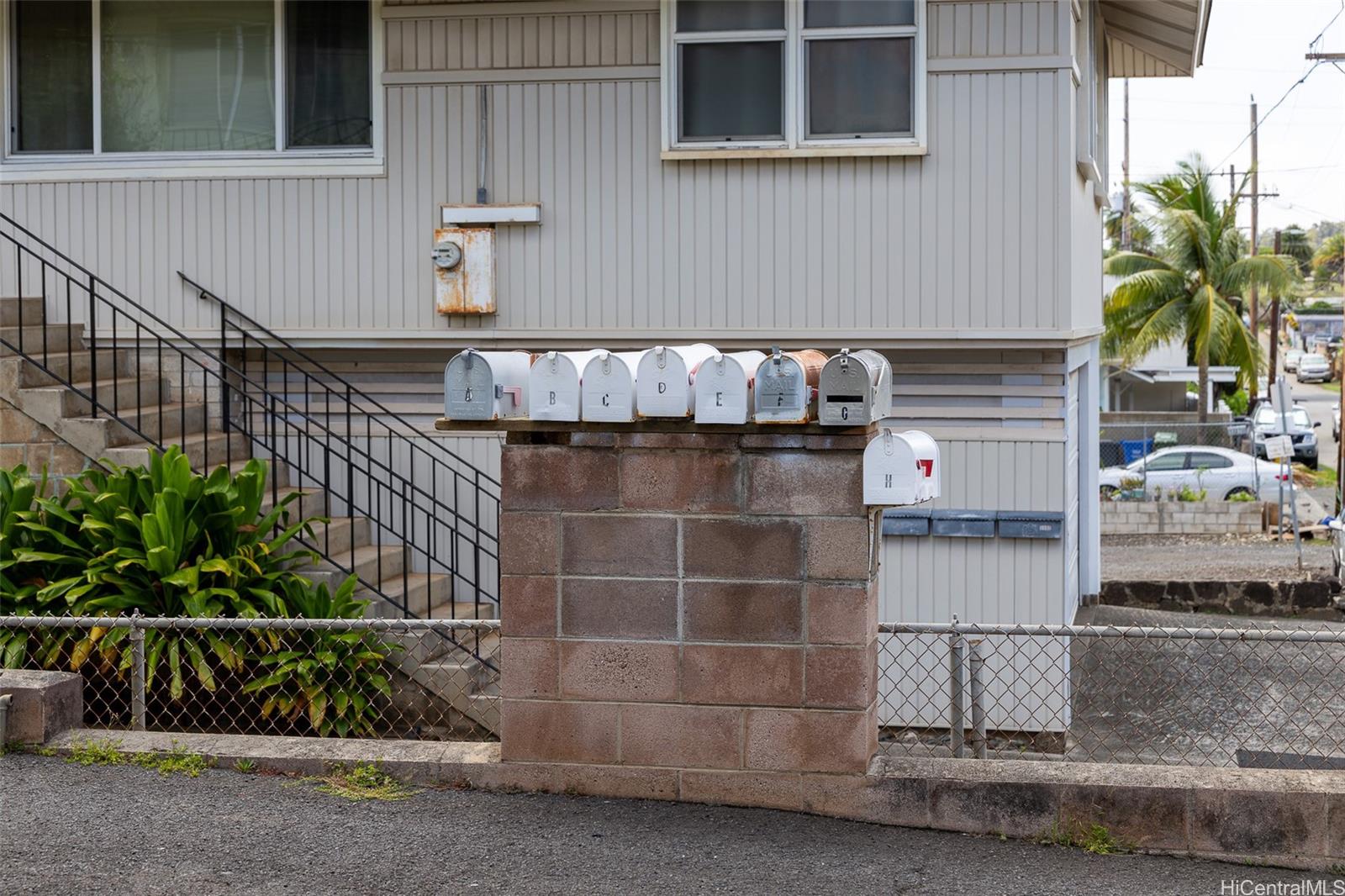 1313 Ahiahi St HONOLULU - Multi-family - photo 4 of 22
