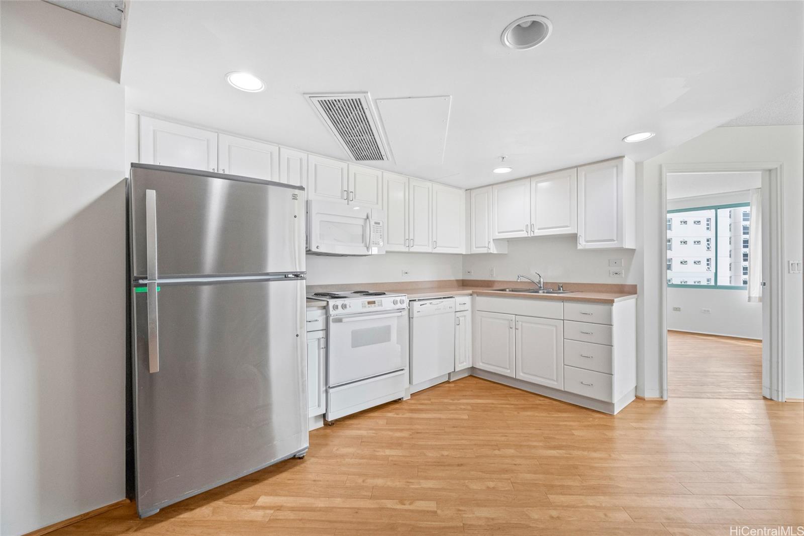 One Kalakaua Senior Living condo # 1212, Honolulu, Hawaii - photo 6 of 21