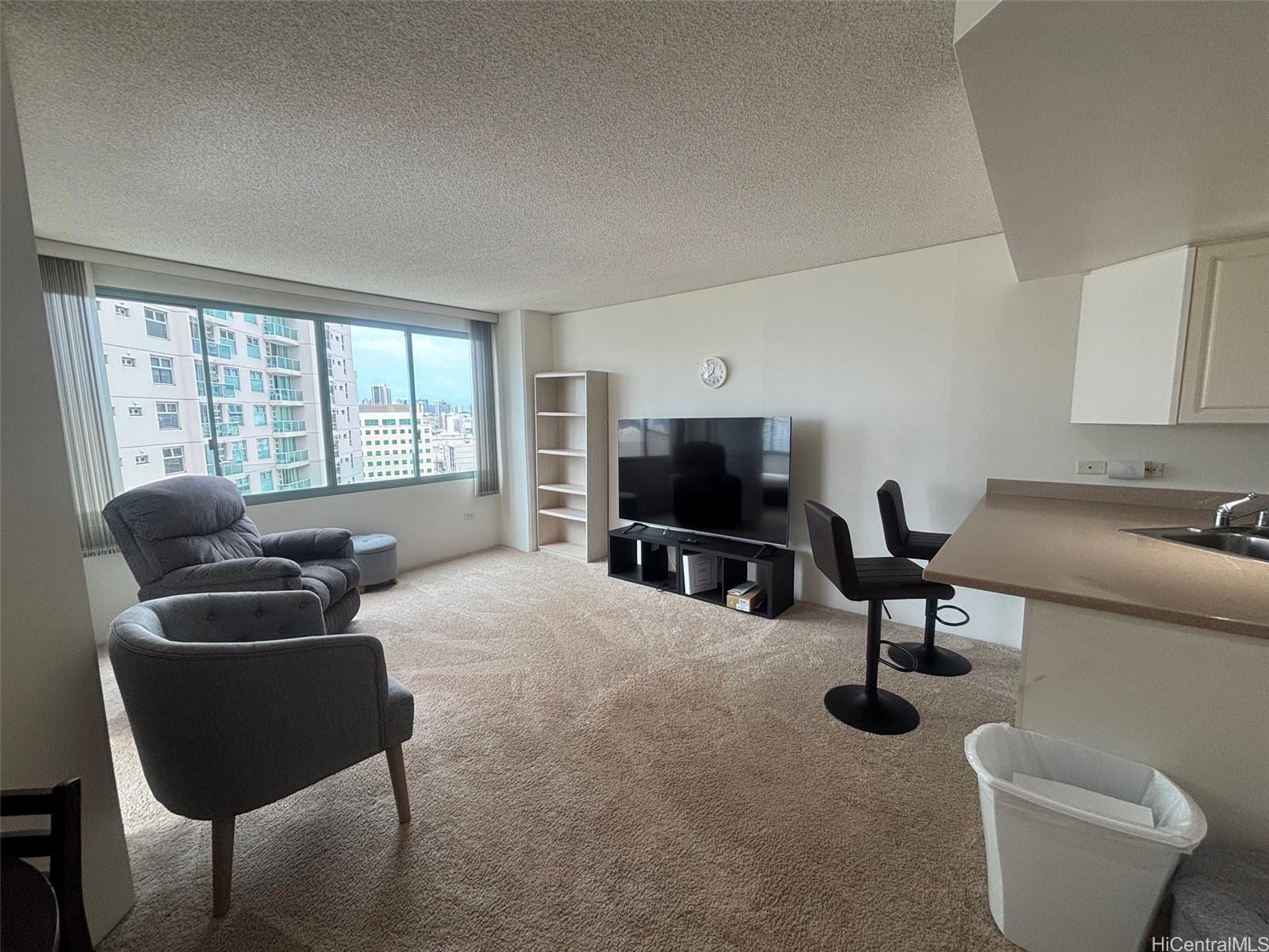 1314 Kalakaua Ave Honolulu - Rental - photo 2 of 8