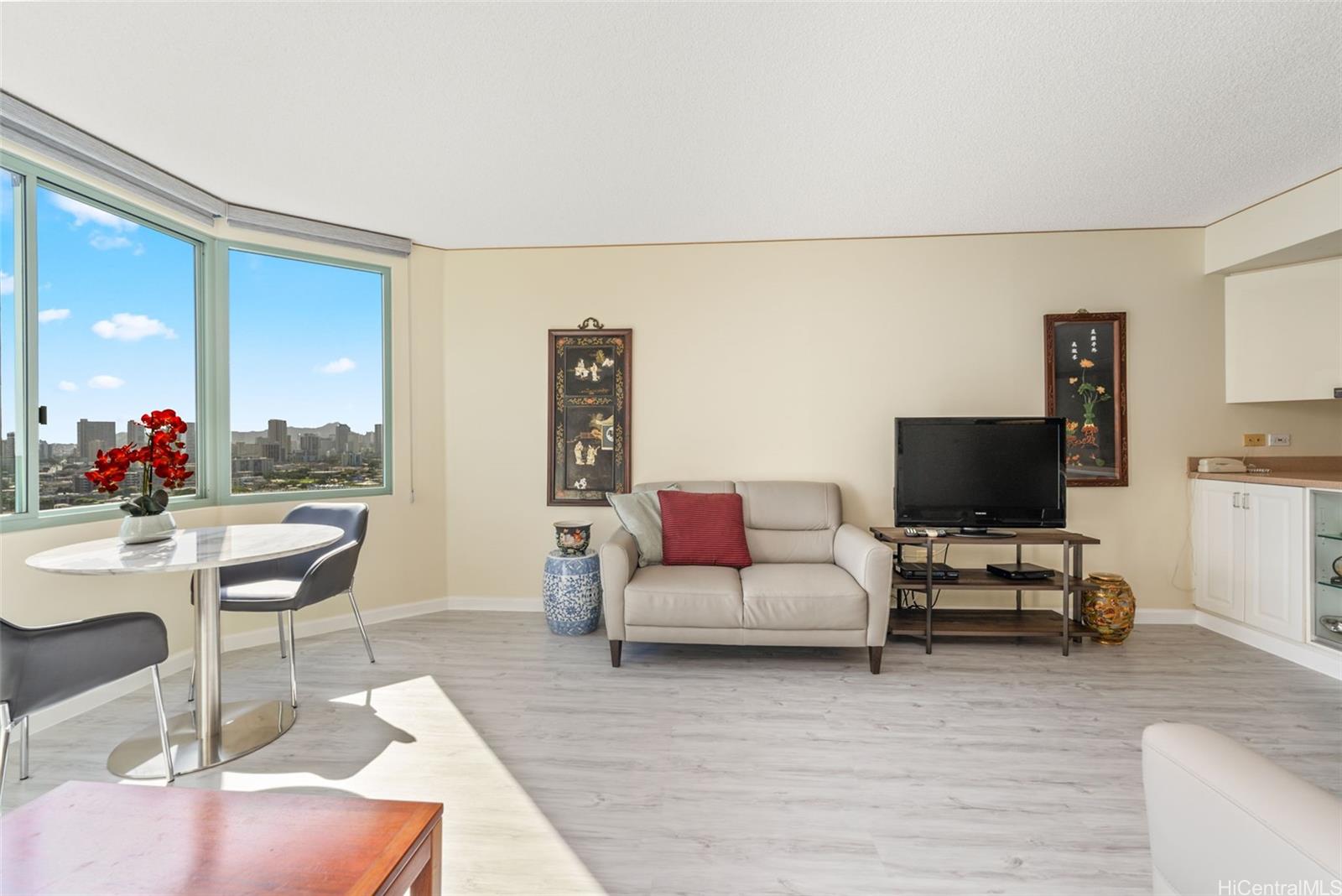 One Kalakaua Senior Living condo # 1407, Honolulu, Hawaii - photo 2 of 25