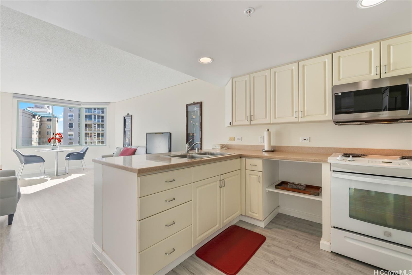 One Kalakaua Senior Living condo # 1407, Honolulu, Hawaii - photo 4 of 25