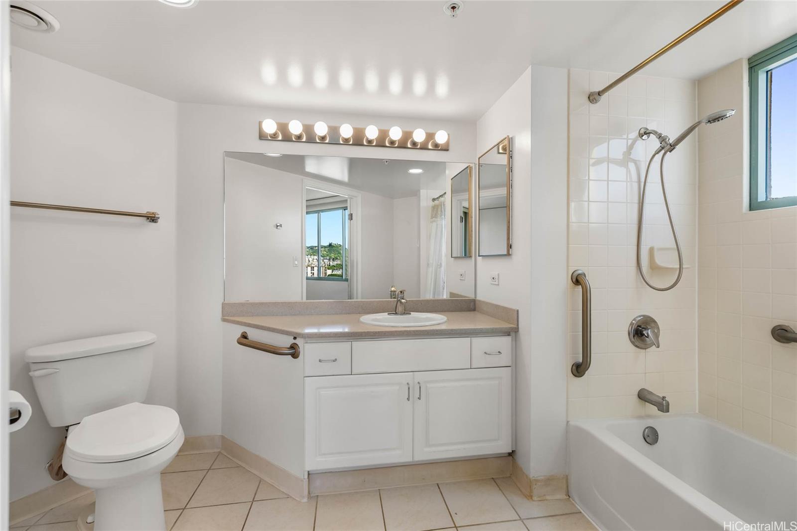 One Kalakaua Senior Living condo # 1512, Honolulu, Hawaii - photo 14 of 23