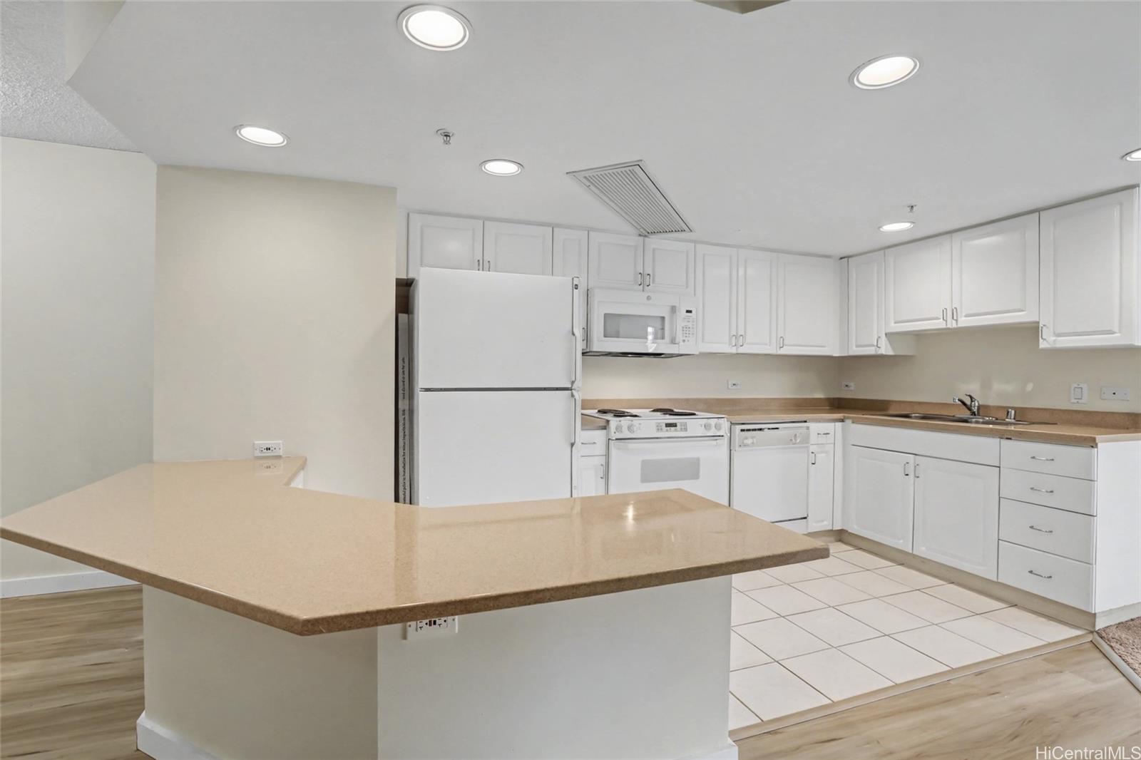 One Kalakaua Senior Living condo # 312, Honolulu, Hawaii - photo 3 of 25