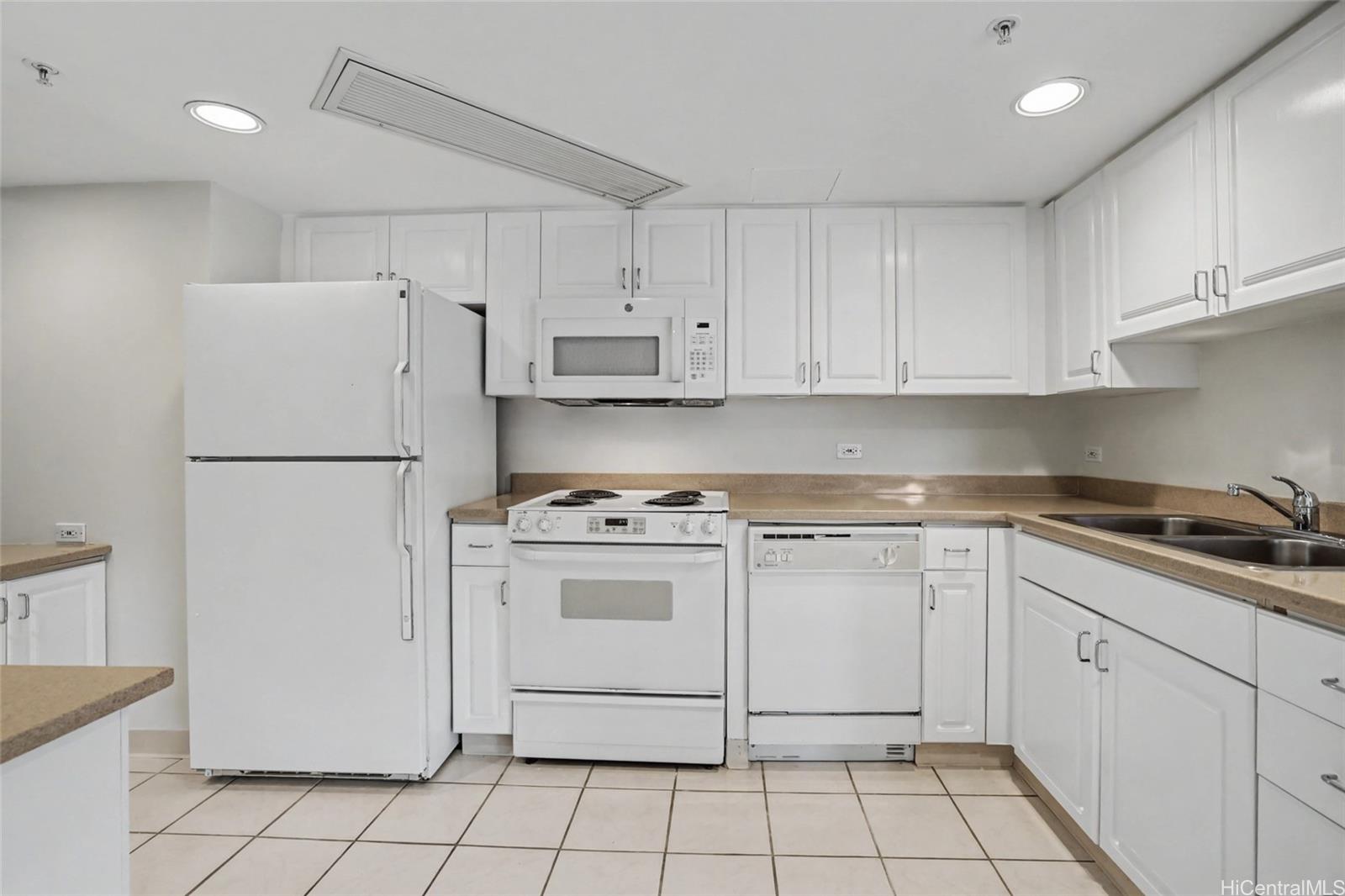 One Kalakaua Senior Living condo # 312, Honolulu, Hawaii - photo 4 of 25