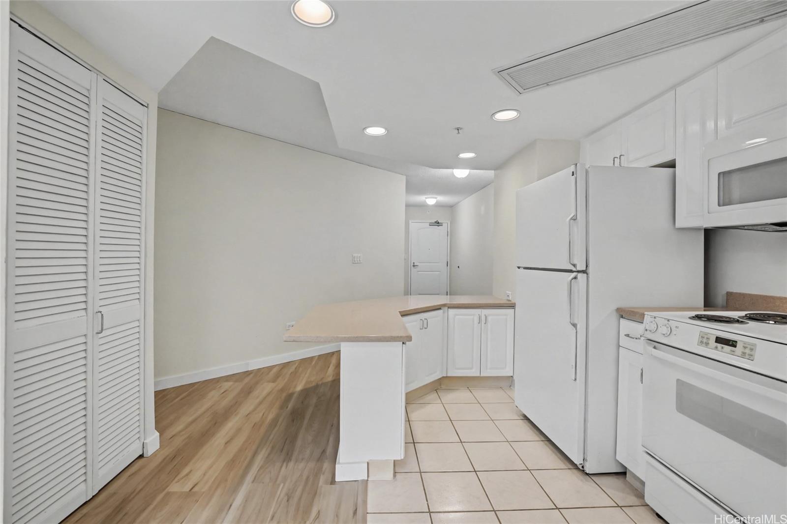 One Kalakaua Senior Living condo # 312, Honolulu, Hawaii - photo 6 of 25