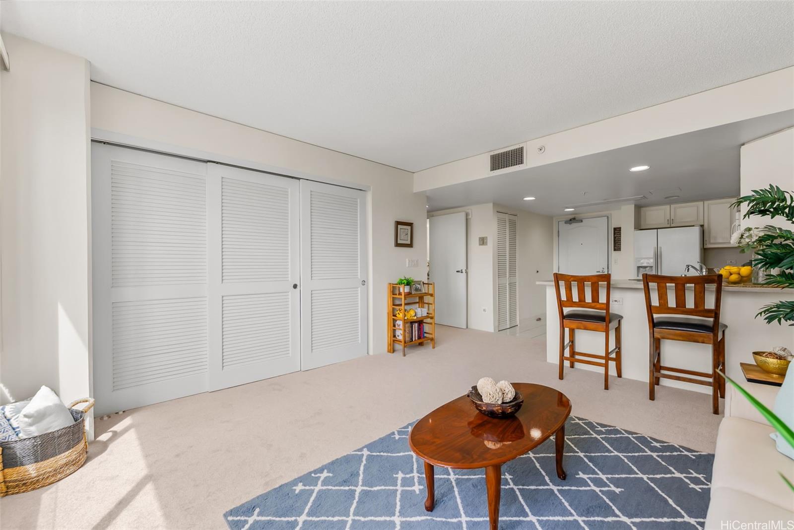 One Kalakaua Senior Living condo # 404, Honolulu, Hawaii - photo 5 of 25