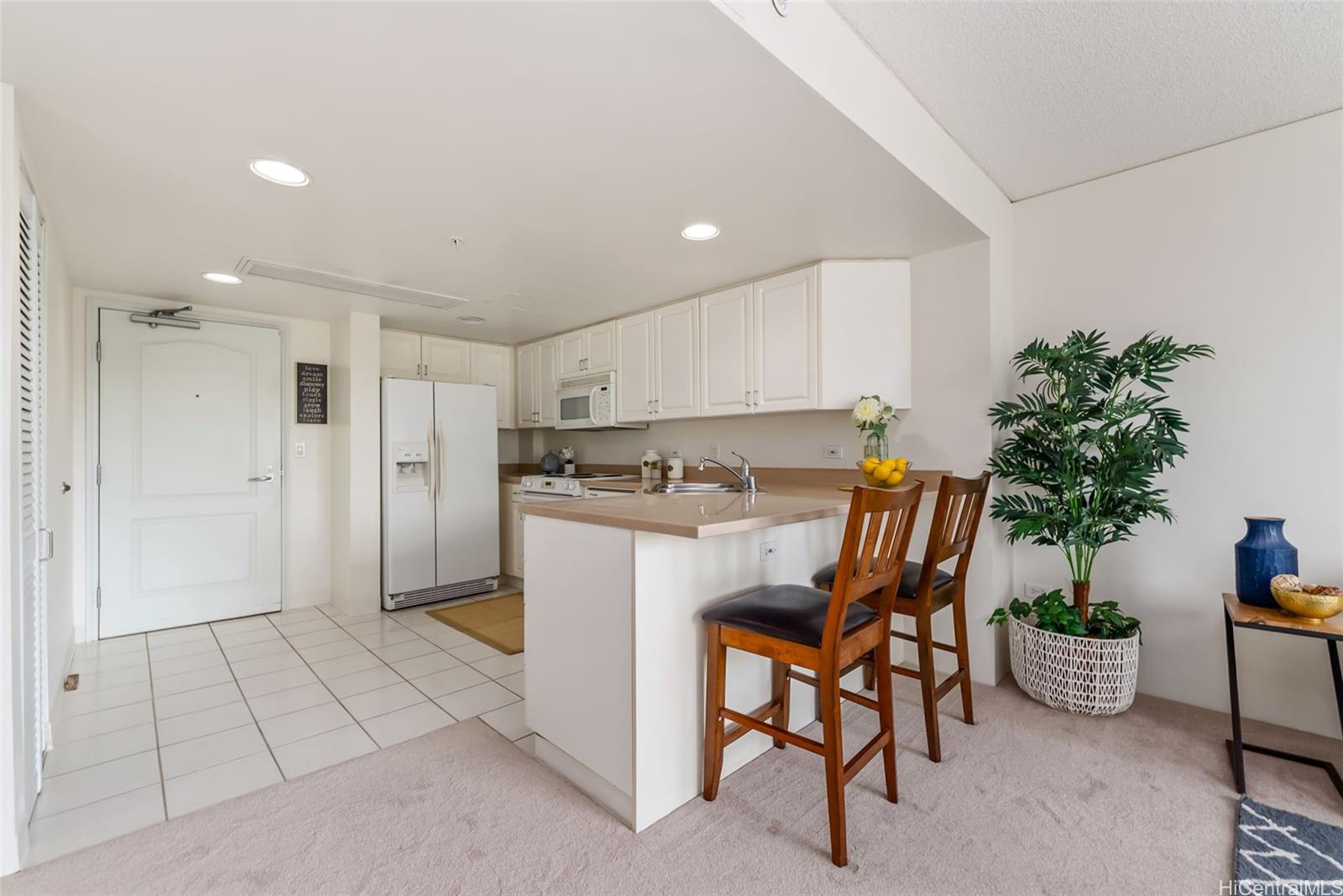 One Kalakaua Senior Living condo # 404, Honolulu, Hawaii - photo 8 of 25