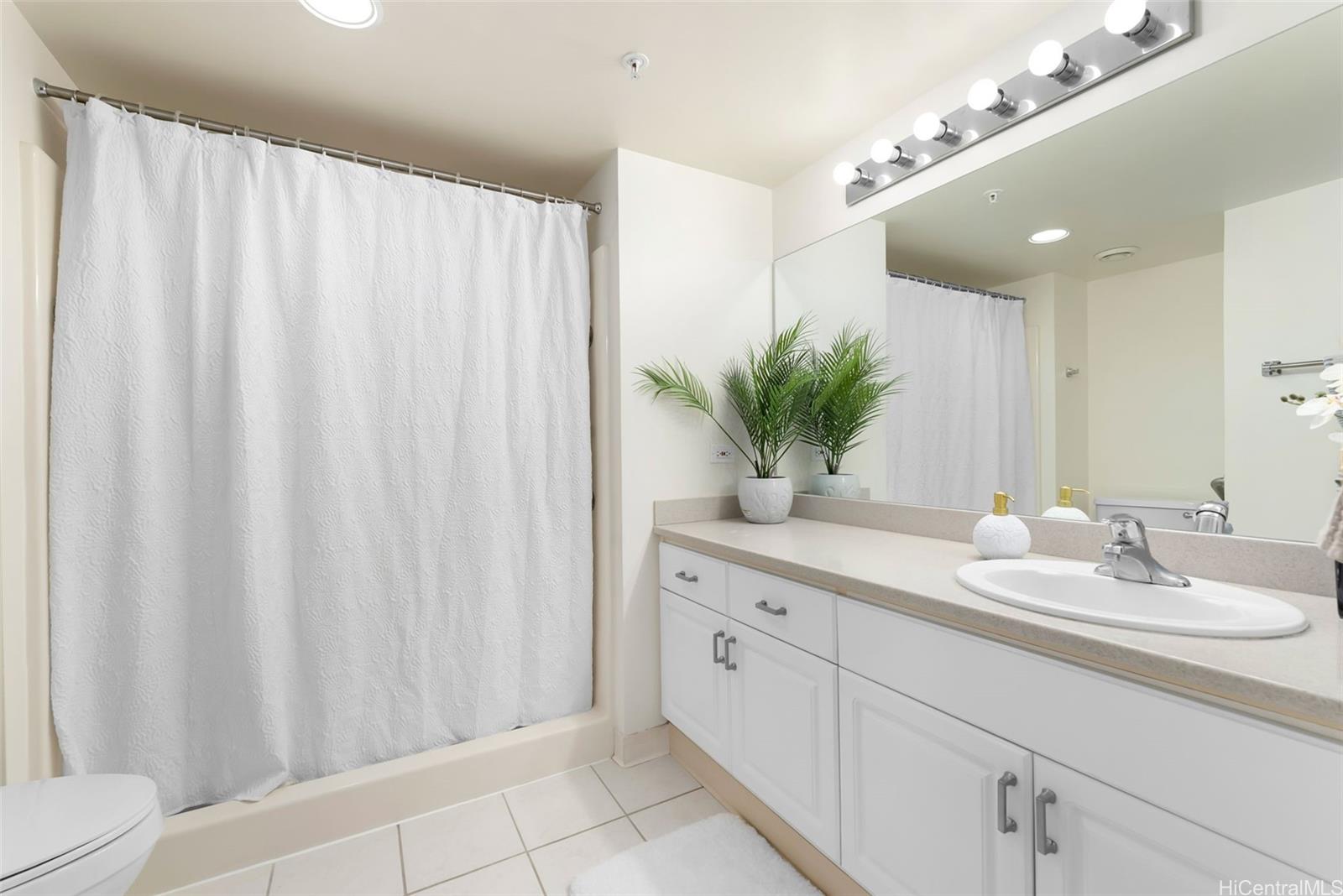 One Kalakaua Senior Living condo # 406, Honolulu, Hawaii - photo 11 of 25