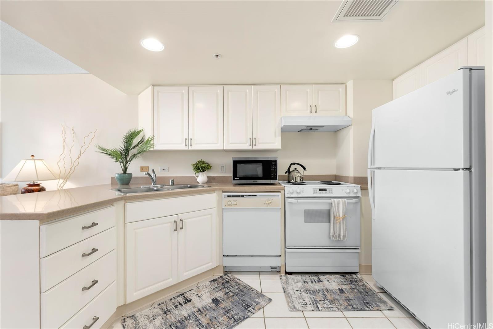 One Kalakaua Senior Living condo # 406, Honolulu, Hawaii - photo 12 of 25