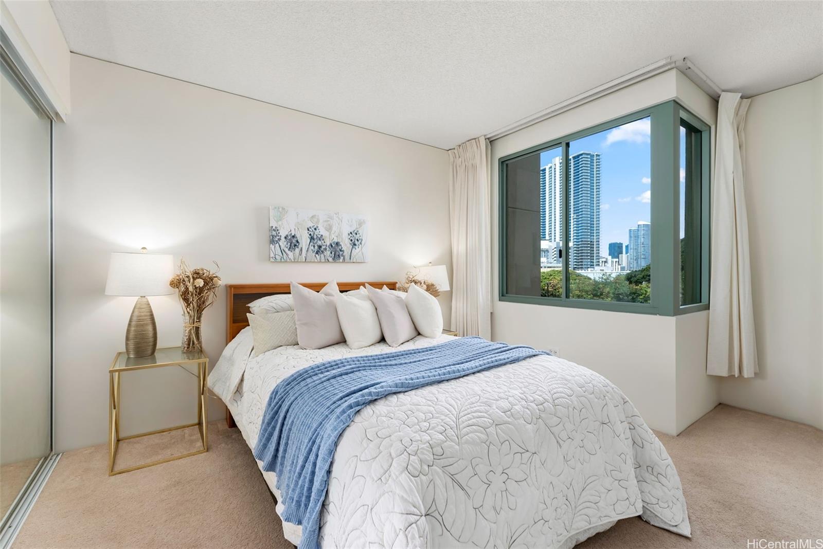 One Kalakaua Senior Living condo # 406, Honolulu, Hawaii - photo 4 of 25