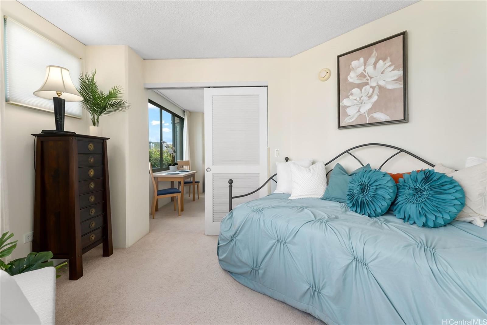 One Kalakaua Senior Living condo # 406, Honolulu, Hawaii - photo 6 of 25