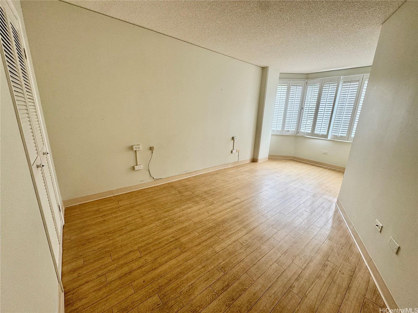 1314 Kalakaua Ave Honolulu - Rental - photo 4 of 12