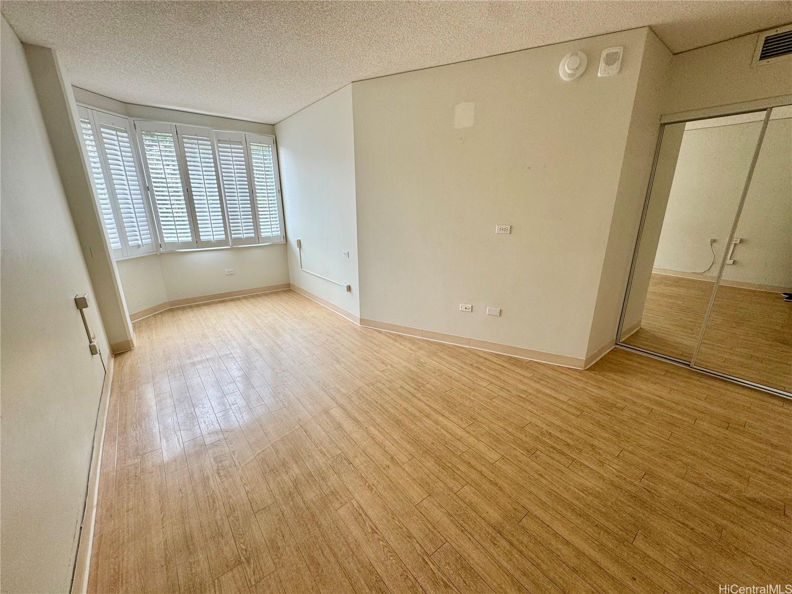1314 Kalakaua Ave Honolulu - Rental - photo 5 of 12