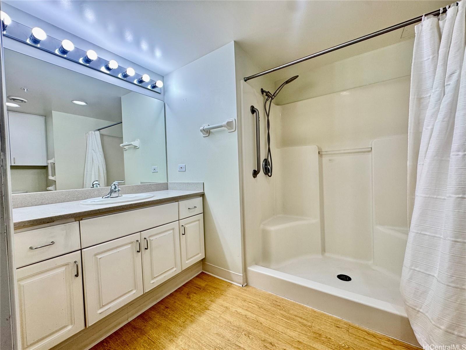 1314 Kalakaua Ave Honolulu - Rental - photo 10 of 12