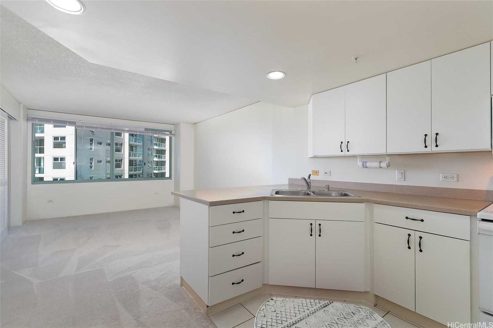 One Kalakaua Senior Living condo # 506, Honolulu, Hawaii - photo 4 of 17