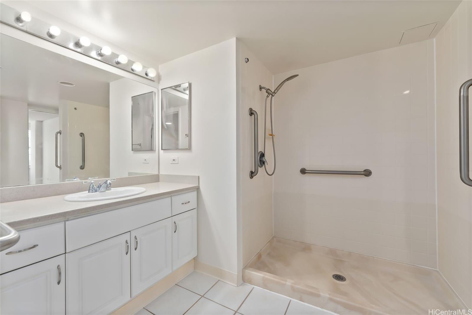 One Kalakaua Senior Living condo # 707, Honolulu, Hawaii - photo 16 of 25