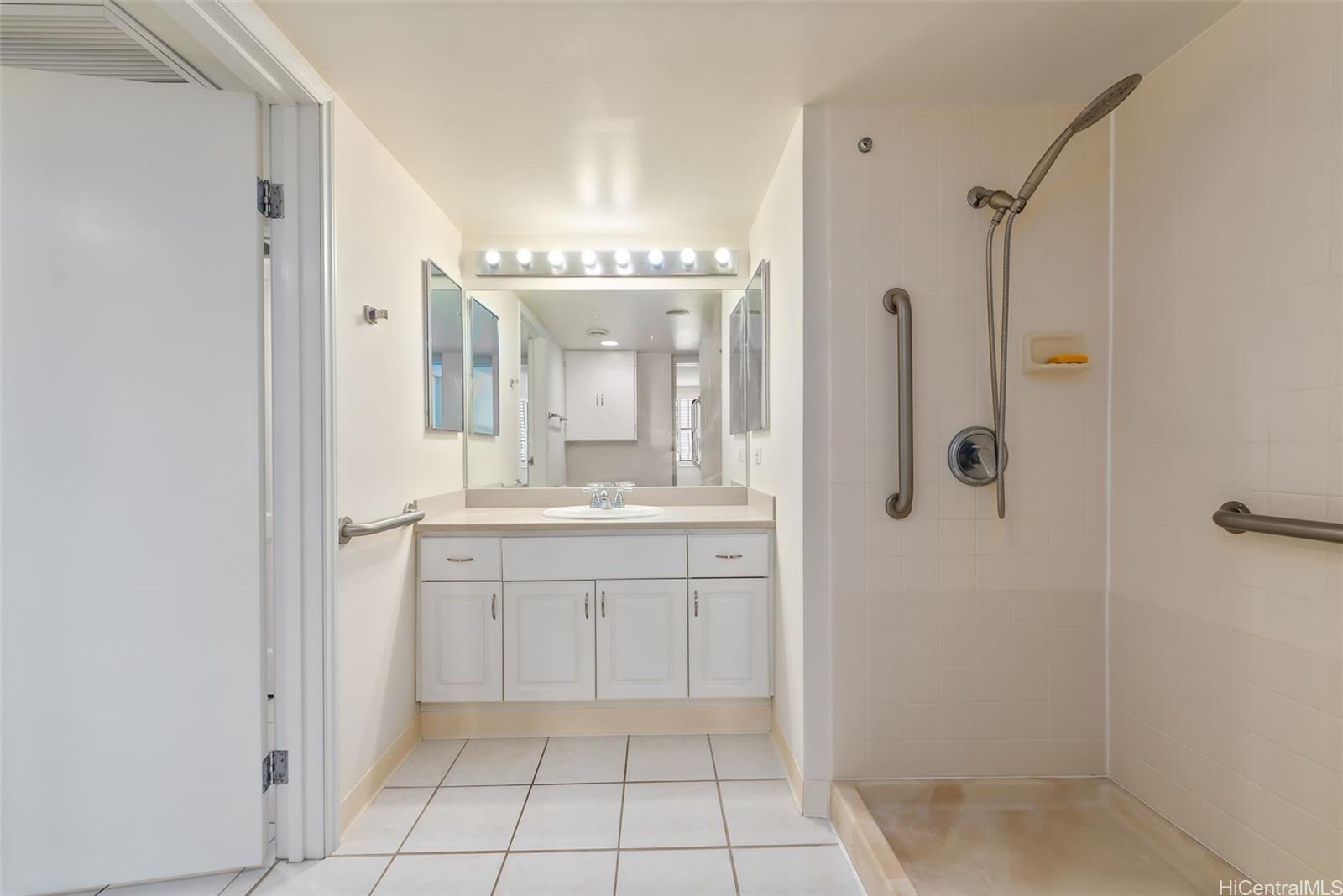 One Kalakaua Senior Living condo # 707, Honolulu, Hawaii - photo 17 of 25