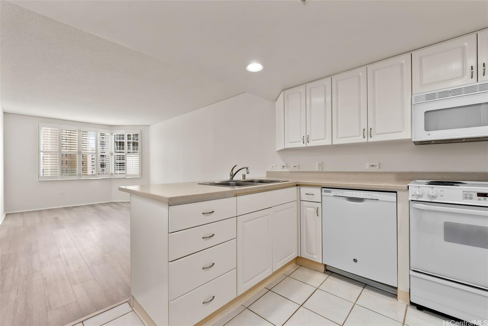 One Kalakaua Senior Living condo # 707, Honolulu, Hawaii - photo 7 of 25