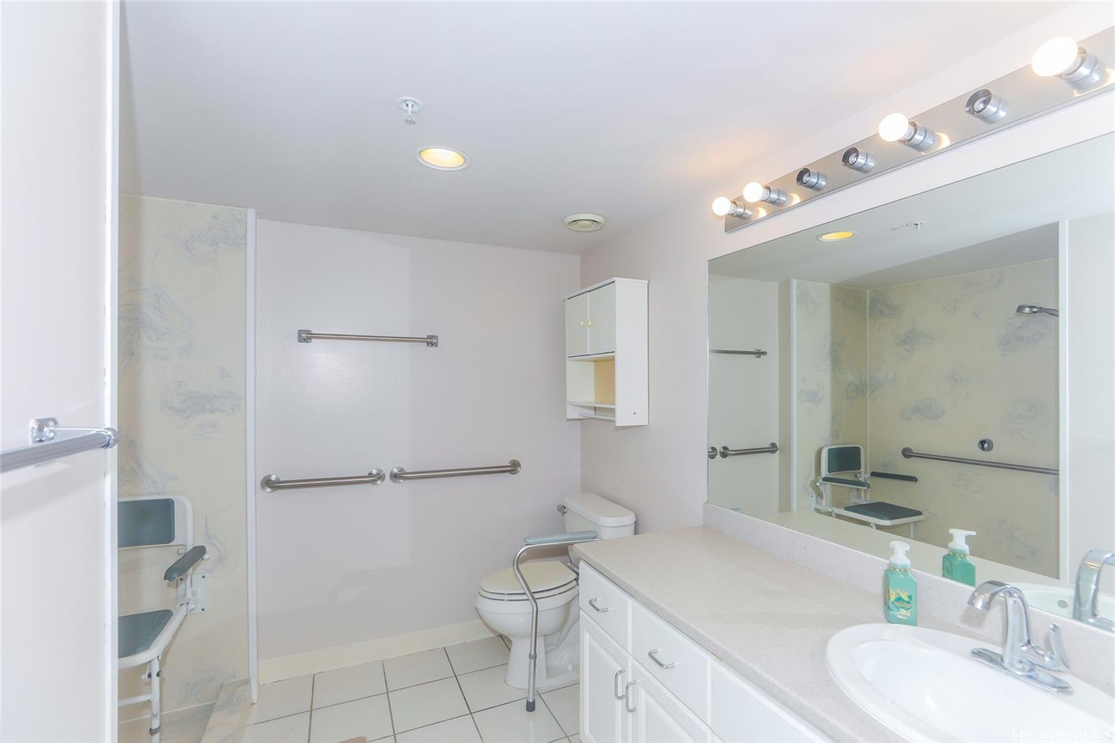 One Kalakaua Senior Living condo # 903, Honolulu, Hawaii - photo 13 of 25