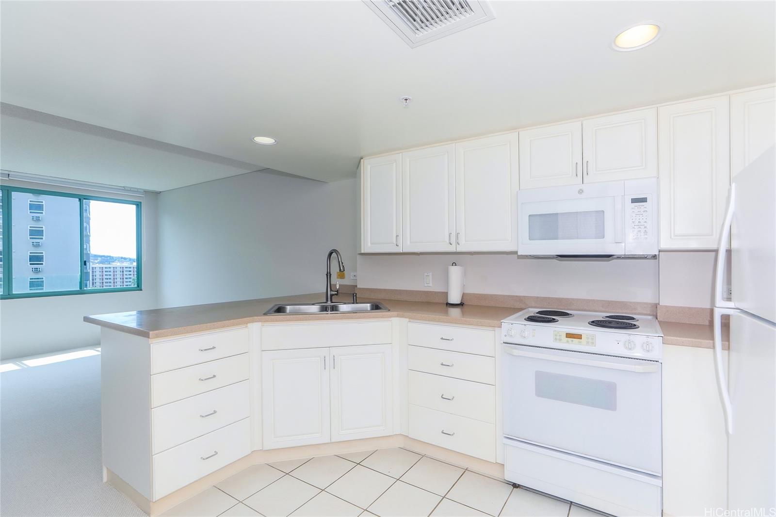 One Kalakaua Senior Living condo # 903, Honolulu, Hawaii - photo 5 of 25