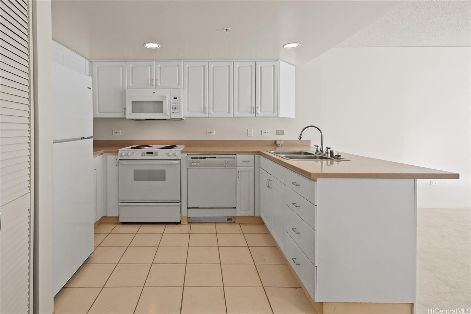 One Kalakaua Senior Living condo # 908, Honolulu, Hawaii - photo 11 of 25