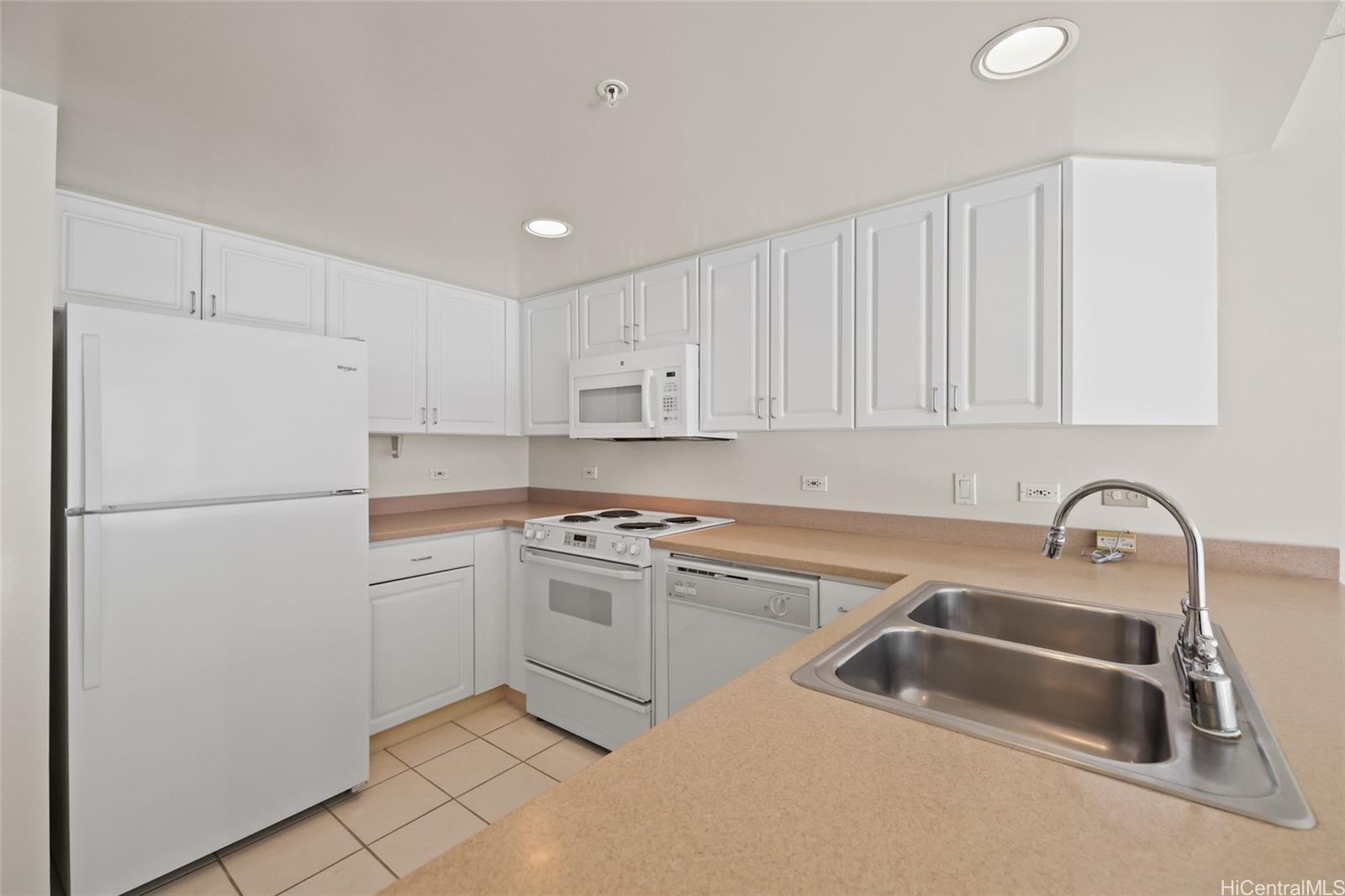 One Kalakaua Senior Living condo # 908, Honolulu, Hawaii - photo 12 of 25