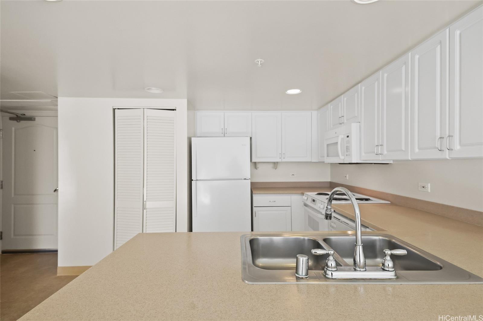 One Kalakaua Senior Living condo # 908, Honolulu, Hawaii - photo 14 of 25