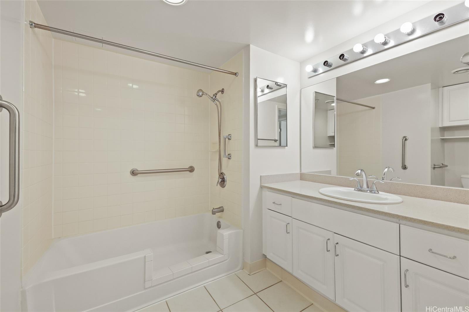 One Kalakaua Senior Living condo # 908, Honolulu, Hawaii - photo 16 of 25