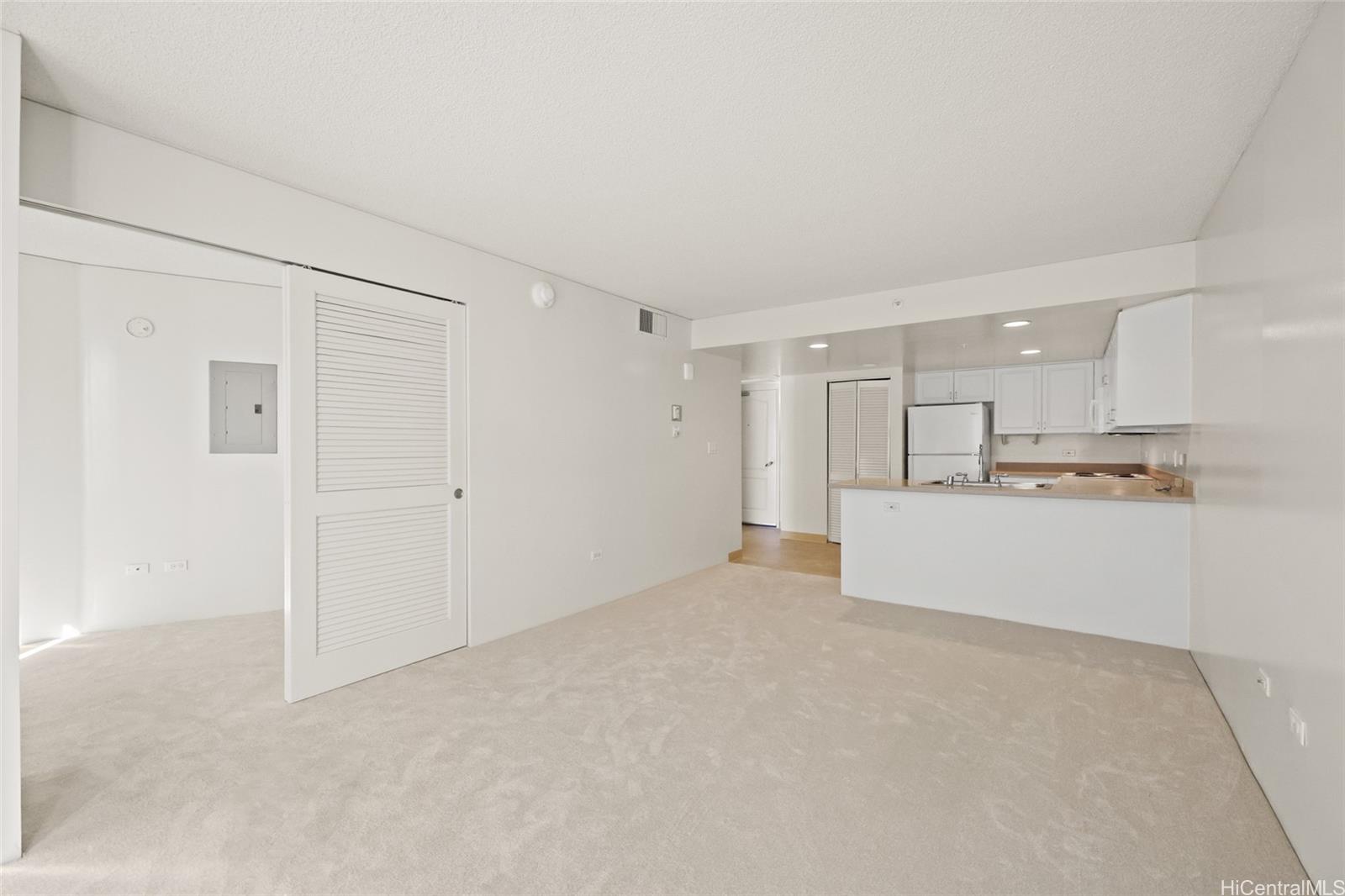 One Kalakaua Senior Living condo # 908, Honolulu, Hawaii - photo 8 of 25