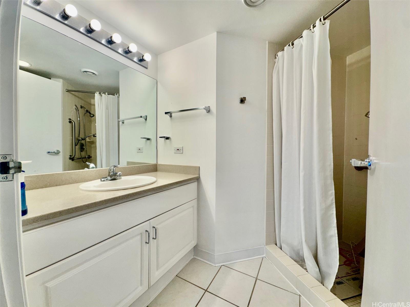 1314 Kalakaua Ave Honolulu - Rental - photo 12 of 14