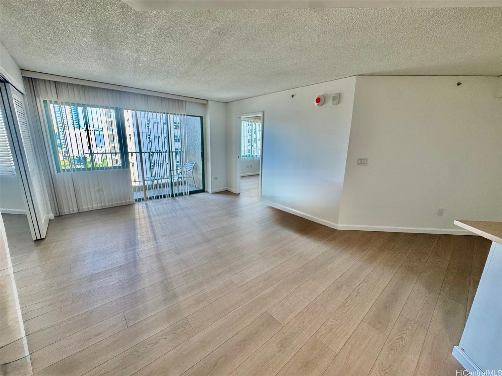 1314 Kalakaua Ave Honolulu - Rental - photo 3 of 14