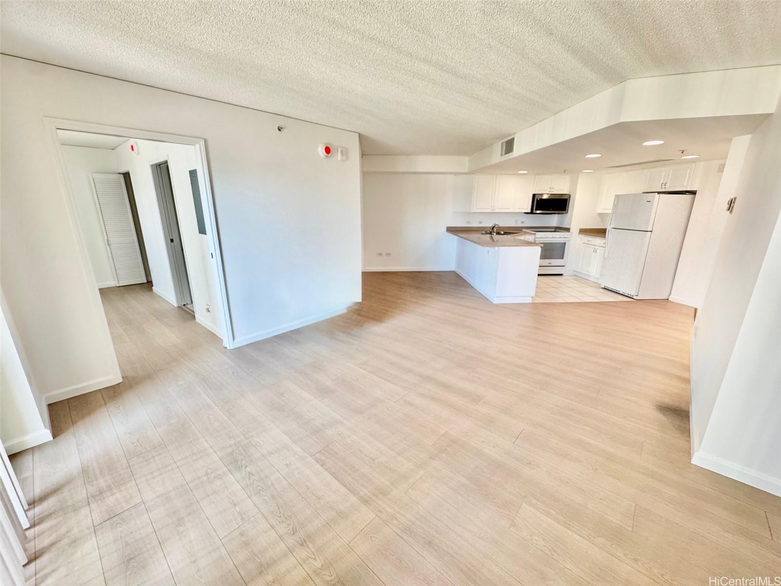 1314 Kalakaua Ave Honolulu - Rental - photo 5 of 14