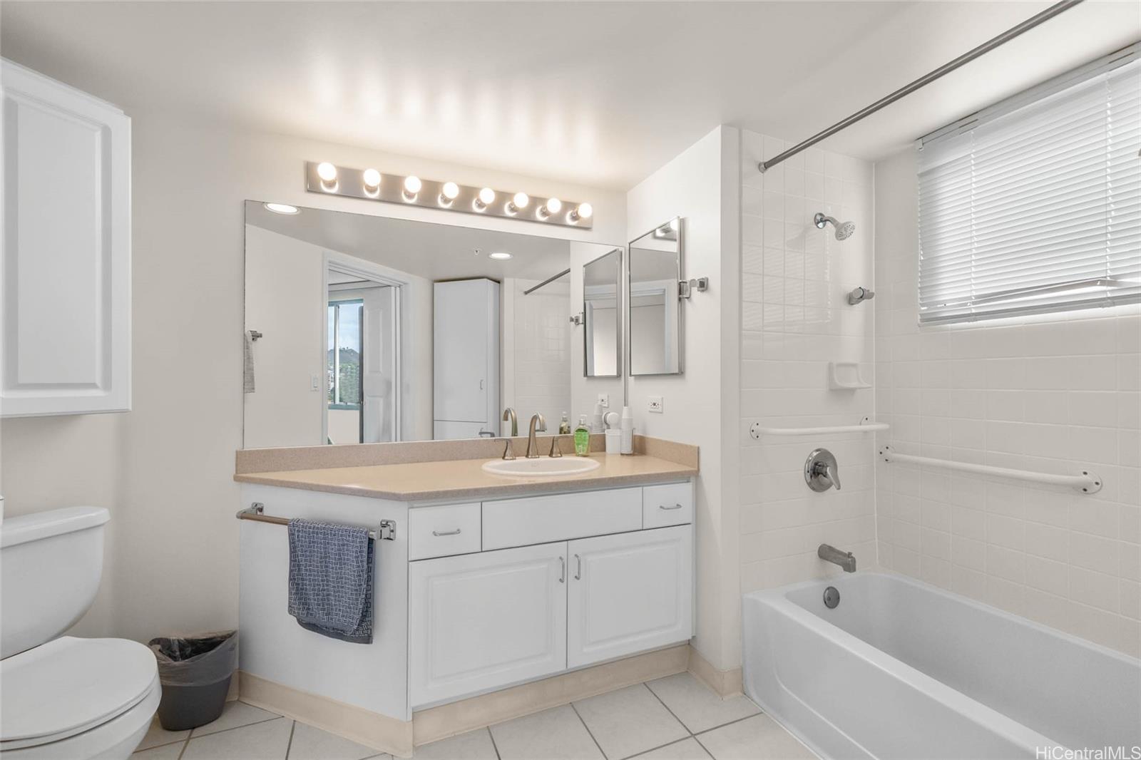 One Kalakaua Senior Living condo # 912, Honolulu, Hawaii - photo 13 of 24