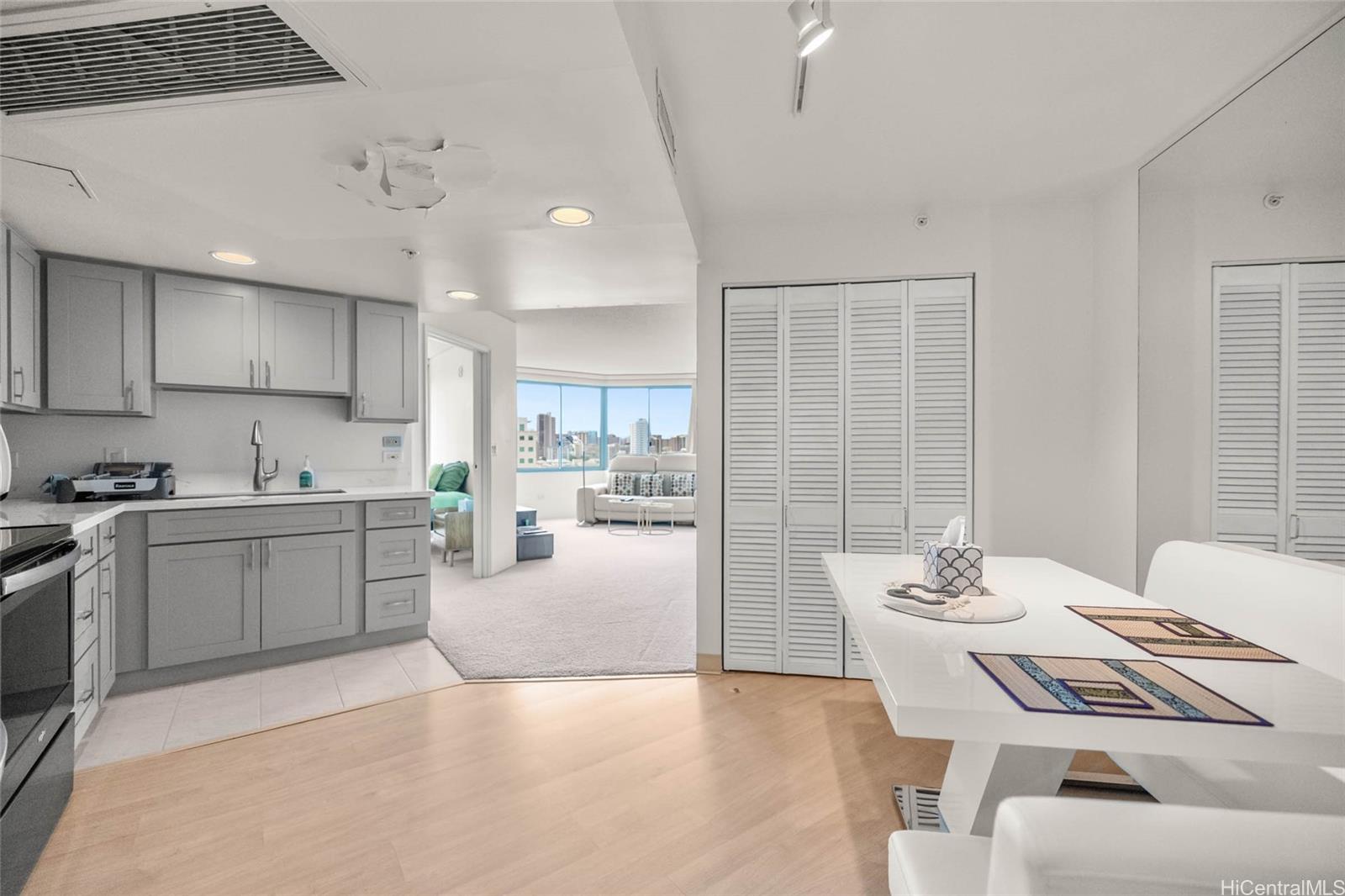 One Kalakaua Senior Living condo # 912, Honolulu, Hawaii - photo 3 of 24