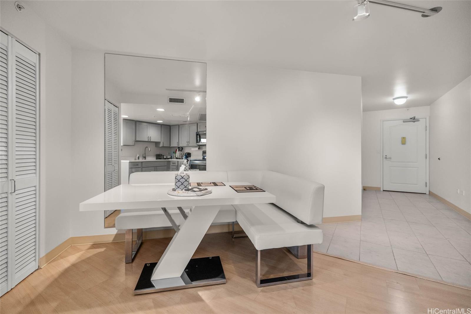 One Kalakaua Senior Living condo # 912, Honolulu, Hawaii - photo 4 of 24