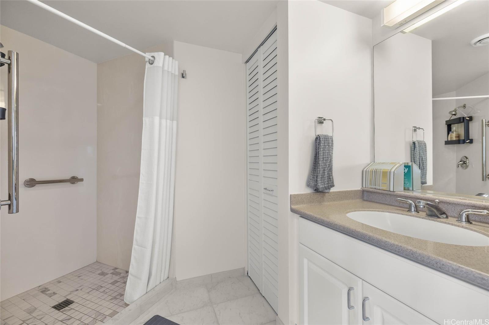 One Kalakaua Senior Living condo # 912, Honolulu, Hawaii - photo 10 of 24