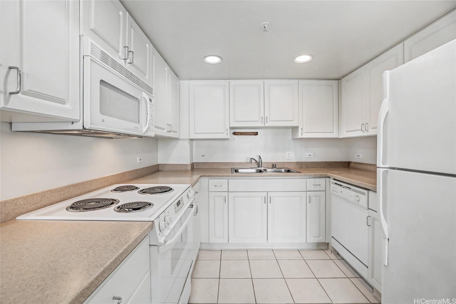 One Kalakaua Senior Living condo # 913, Honolulu, Hawaii - photo 6 of 21