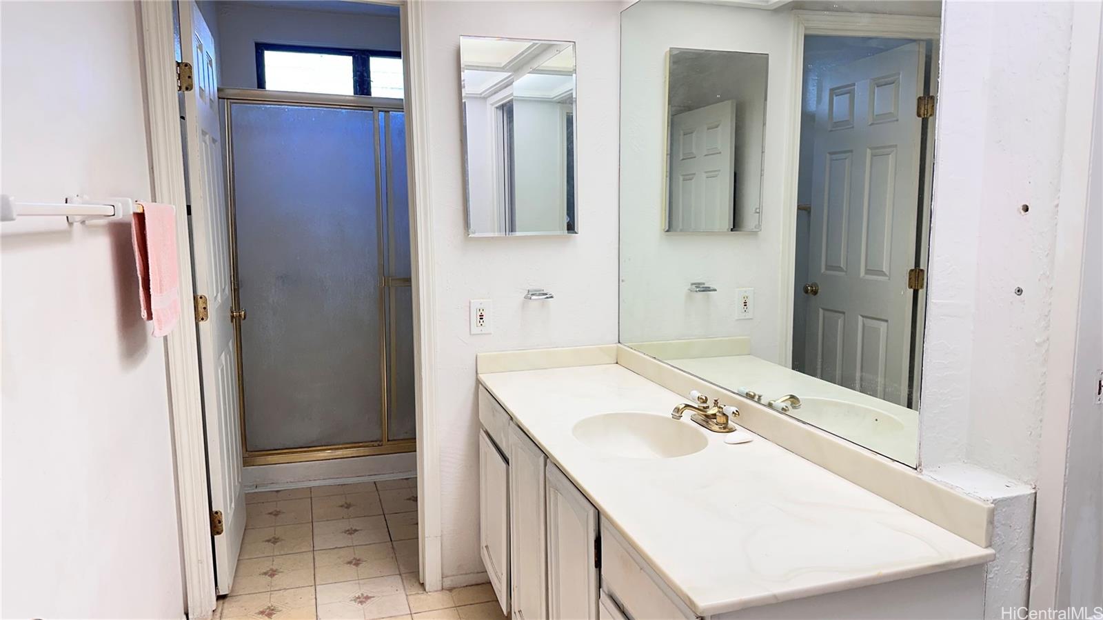 1315  Kaeleku Street Kalama Valley, Hawaii Kai home - photo 4 of 10