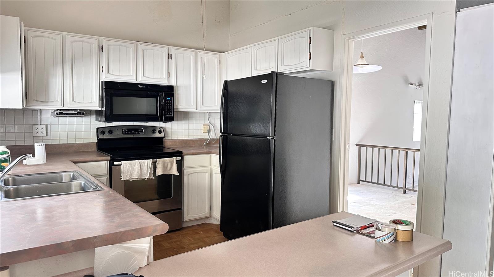 1315  Kaeleku Street Kalama Valley, Hawaii Kai home - photo 6 of 10