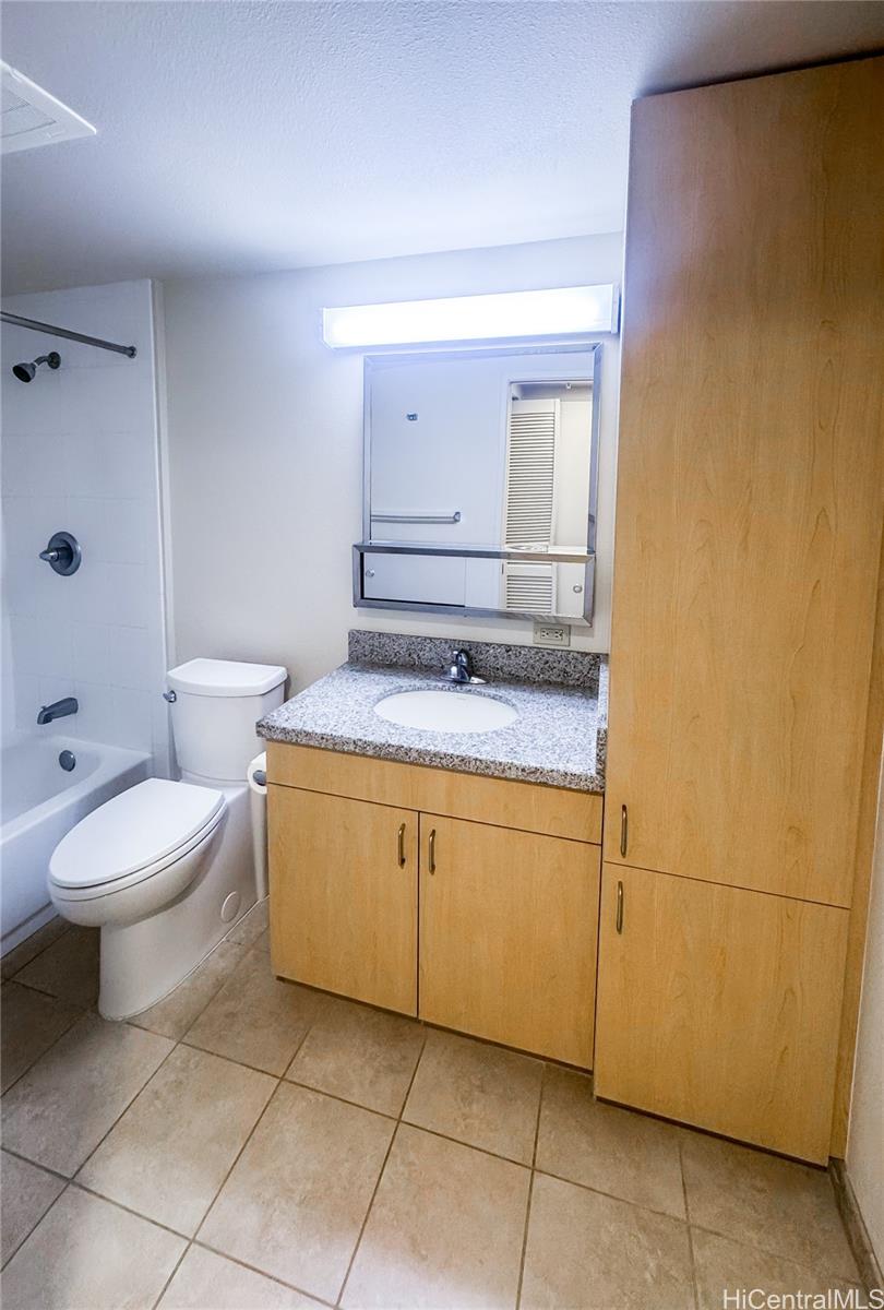 Holomua condo # 2009, Honolulu, Hawaii - photo 4 of 12