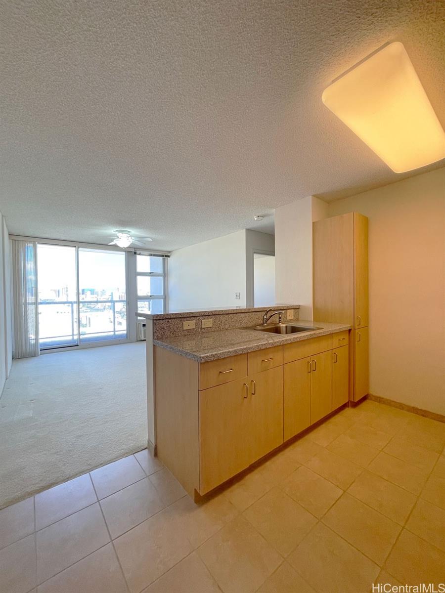 1315 Kalakaua Ave Honolulu - Rental - photo 6 of 14