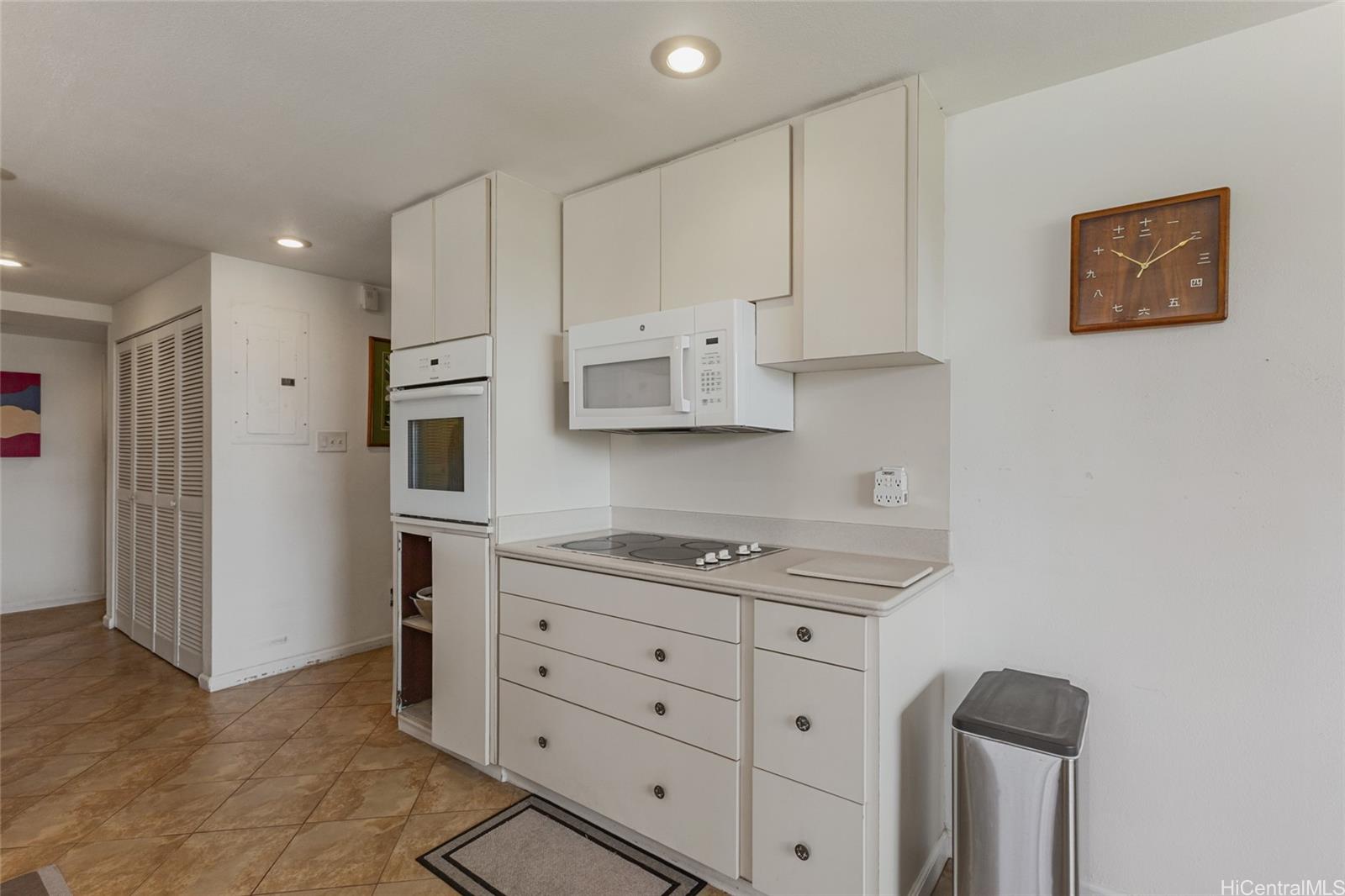 1315  Onioni Street Keolu Hills, Kailua home - photo 6 of 25