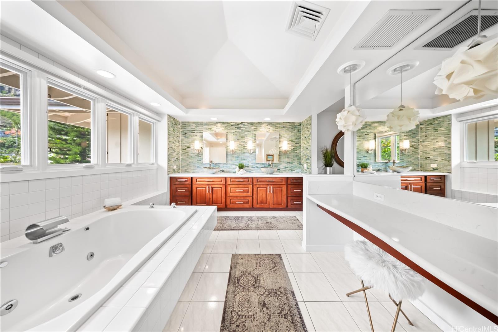 1319  Mokulua Drive Lanikai, Kailua home - photo 19 of 25