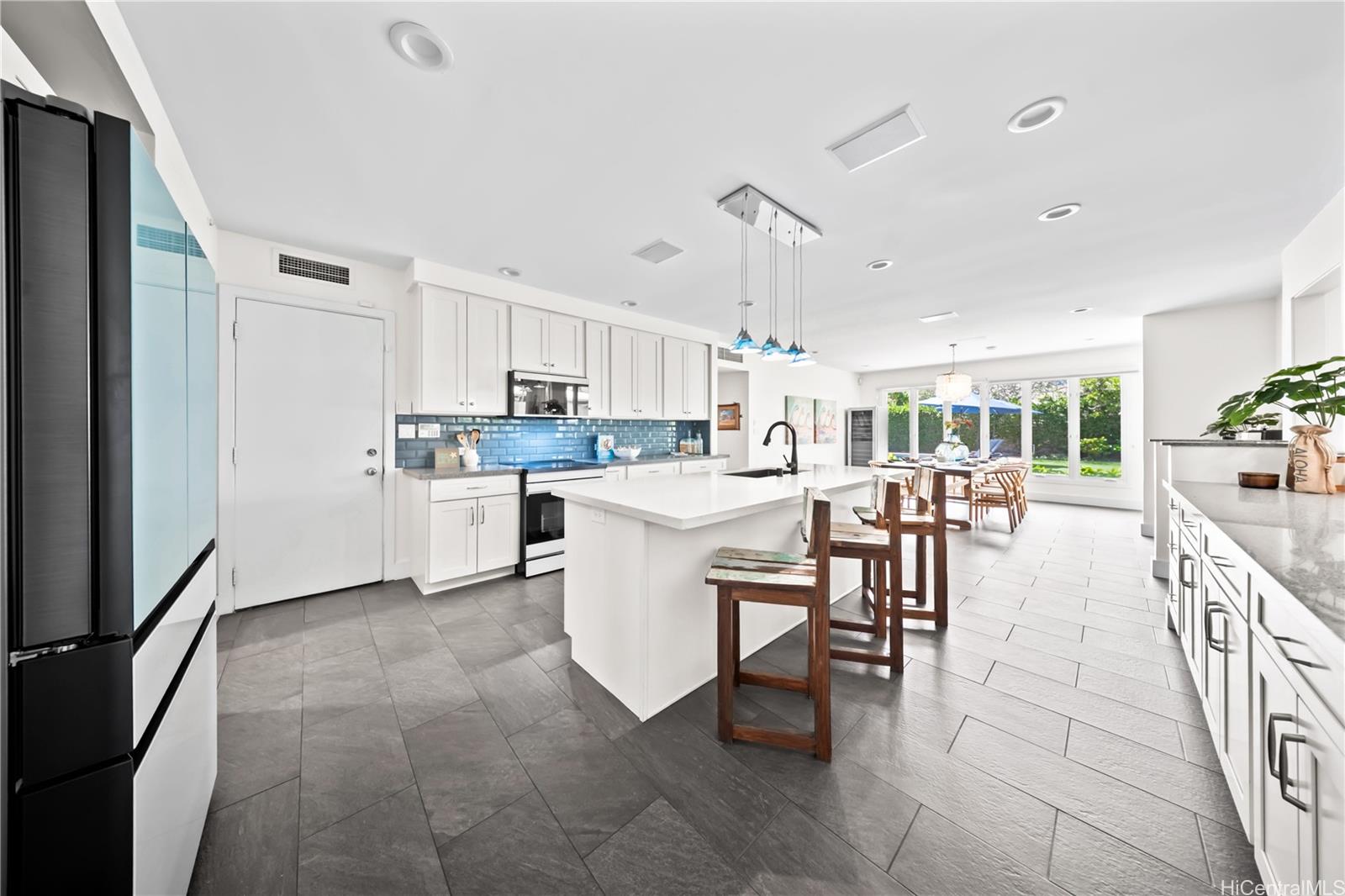 1319  Mokulua Drive Lanikai, Kailua home - photo 8 of 25